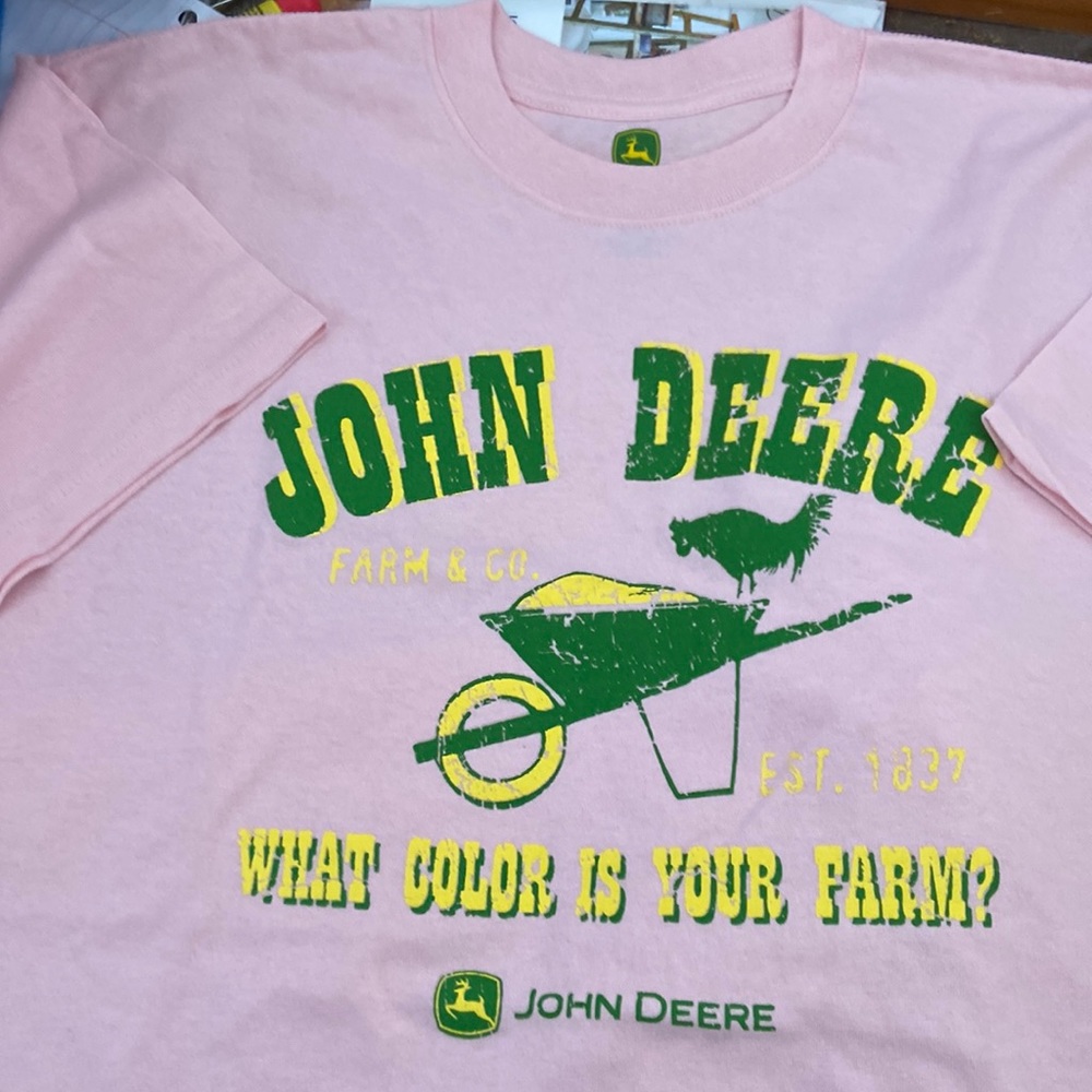 Nwot John Deere T shirt!! Ships same day!! Smoke and Pet free home